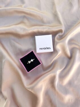 BAGUE PANDORA PAPILLON BLANCHE AVEC BOITE