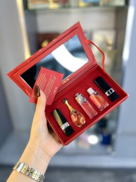 COFFRET ROUGE DIOR 2 ROUGE A LEVRE ET 3 MINIATURES